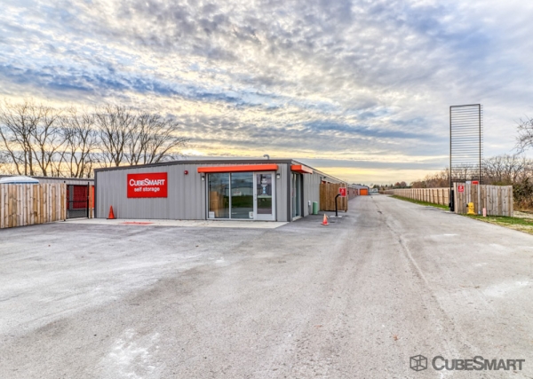 Facility photo: //images.sparefoot.com/medium/2395846985a543add3a.jpg