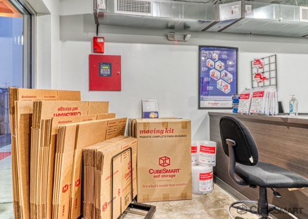 Facility photo: //images.sparefoot.com/medium/239584698aeb2c389cc.jpg