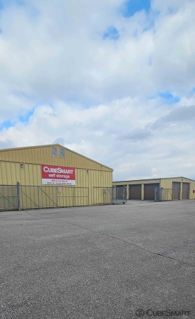 Facility photo: //images.sparefoot.com/medium/239587686f72539131d.jpg