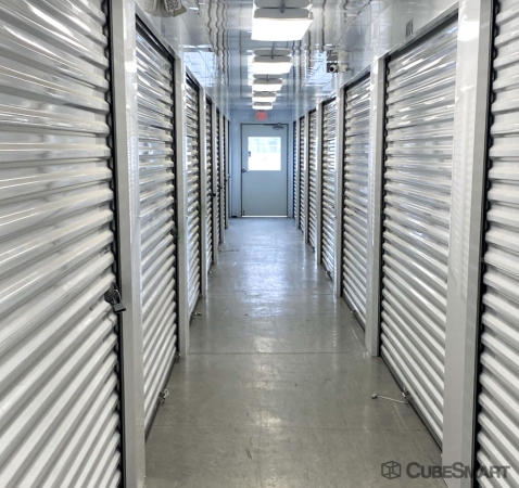 Facility photo: //images.sparefoot.com/medium/239588686f725de5c9c.jpg