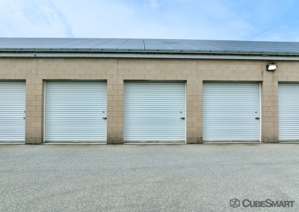 Facility photo: //images.sparefoot.com/medium/239590688b30173e1cf.jpg