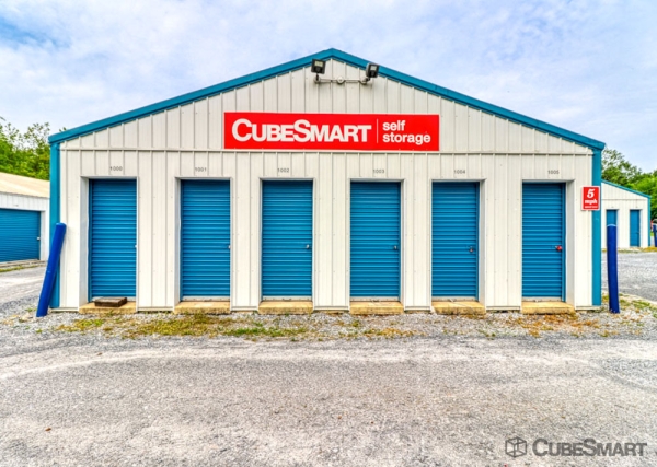 Facility photo: //images.sparefoot.com/medium/23959268834db115f23.jpg