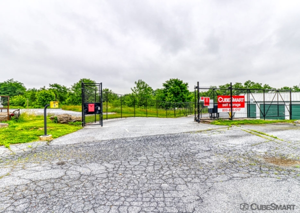 Facility photo: //images.sparefoot.com/medium/23959368809f112f5db.jpg