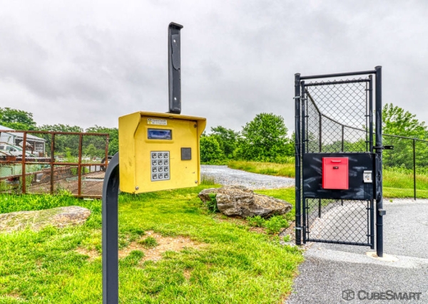 Facility photo: //images.sparefoot.com/medium/23959368809f1272f9d.jpg