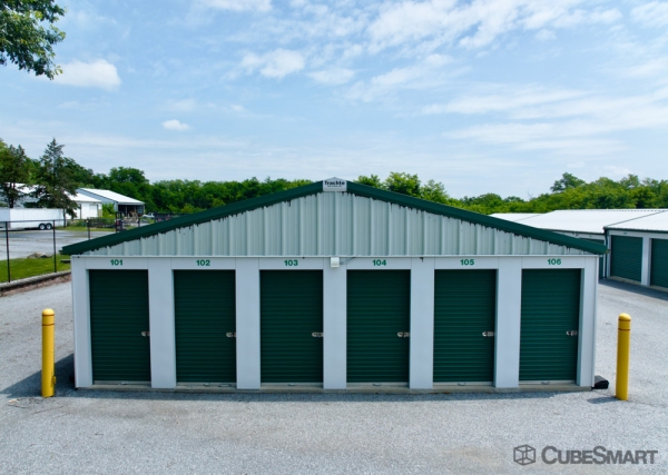 Facility photo: //images.sparefoot.com/medium/239593695f7eead0b1e.jpg