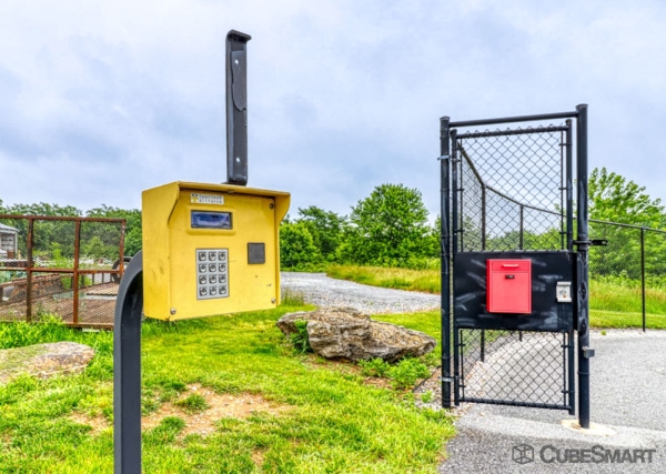 Facility photo: //images.sparefoot.com/medium/239593698da5bd5fbbc.jpg