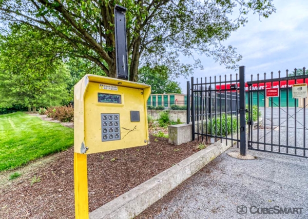 Facility photo: //images.sparefoot.com/medium/239594688b304700b2b.jpg