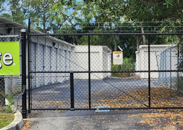 Facility photo: //images.sparefoot.com/medium/239602699431a180d6b.jpg