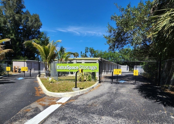 Facility photo: //images.sparefoot.com/medium/239602699431a5a5227.jpg