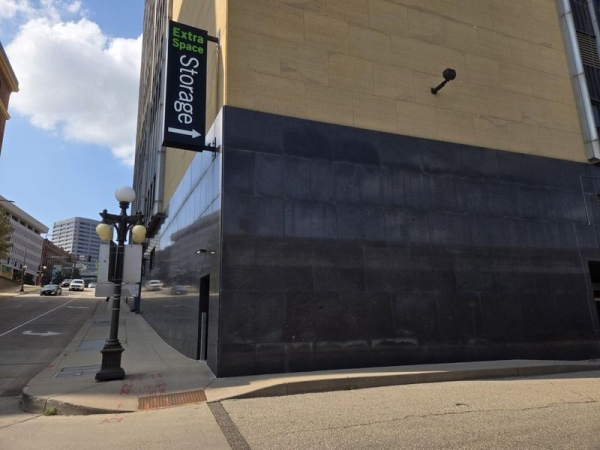 Facility photo: //images.sparefoot.com/medium/2396046908e00ce72e5.jpg