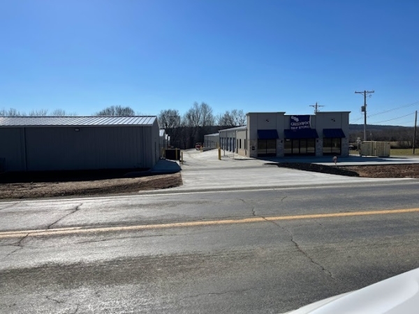 Facility photo: //images.sparefoot.com/medium/2396066801178375c58.jpg