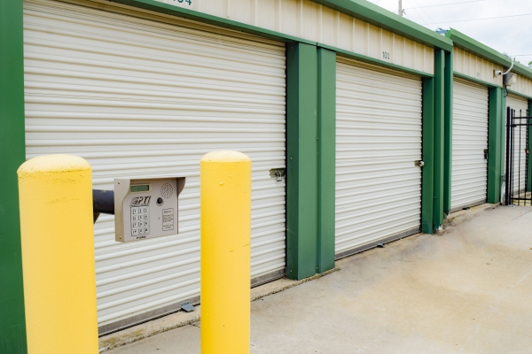 Facility photo: //images.sparefoot.com/medium/23961068f7fe30b0dd7.jpg