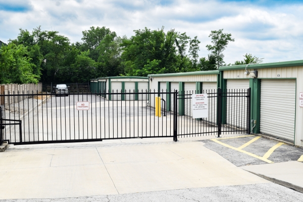 Facility photo: //images.sparefoot.com/medium/23961068f92b905439d.jpg