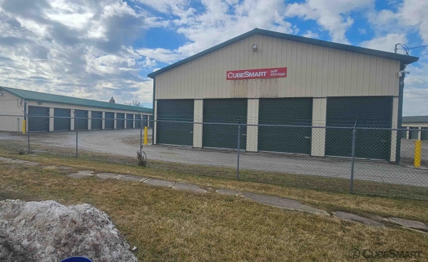 Facility photo: //images.sparefoot.com/medium/239613686f7257a7589.jpg