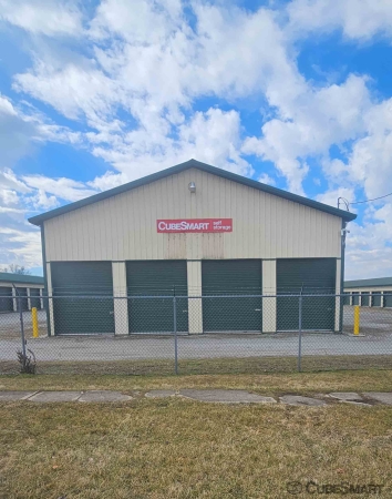 Facility photo: //images.sparefoot.com/medium/239613686f7259af40e.jpg