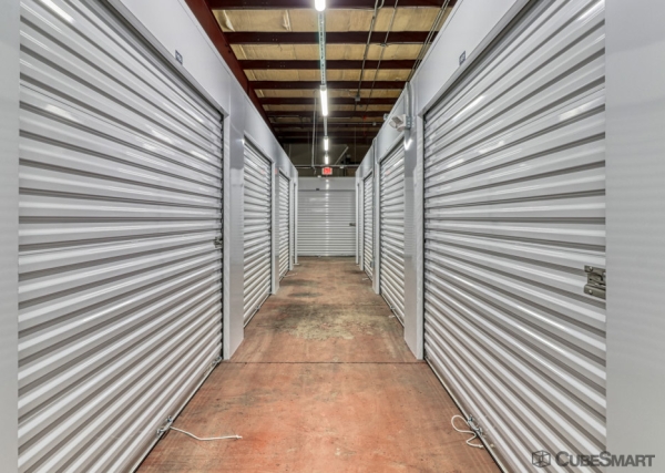 Facility photo: //images.sparefoot.com/medium/23961368e76e344ade9.jpg