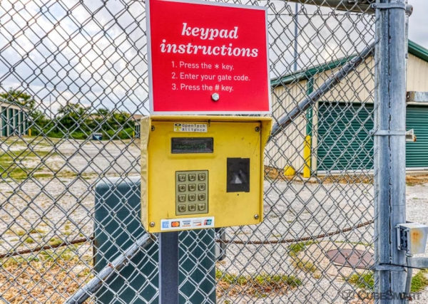 Facility photo: //images.sparefoot.com/medium/23961368e76e39537d6.jpg