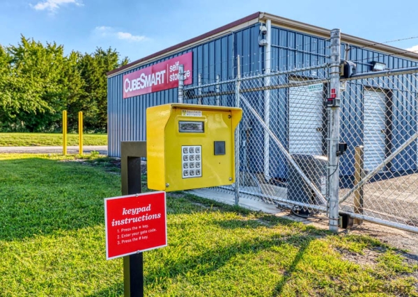 Facility photo: //images.sparefoot.com/medium/23963468e76b27c325d.jpg