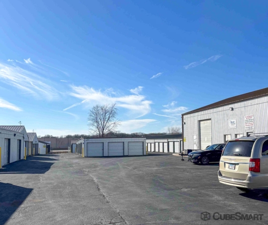 Facility photo: //images.sparefoot.com/medium/23963568905f5b90366.jpg