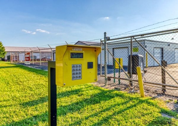 Facility photo: //images.sparefoot.com/medium/239635697f104737478.jpg