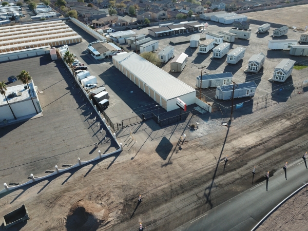 Facility photo: //images.sparefoot.com/medium/23964368c1f3625404a.jpg