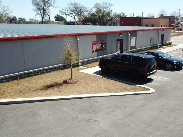 Facility photo: //images.sparefoot.com/medium/23965468c1efba6aea1.jpg