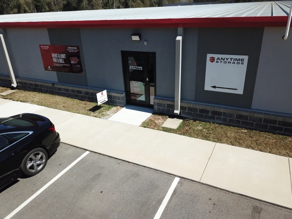 Facility photo: //images.sparefoot.com/medium/23965468c1f01bd0614.jpg