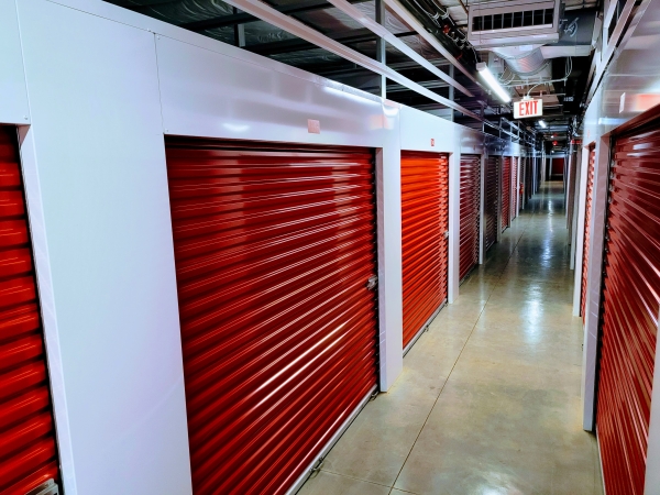 Facility photo: //images.sparefoot.com/medium/23965567b3bad6537e8.jpg