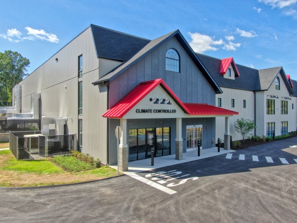 Facility photo: //images.sparefoot.com/medium/23967868e7e94d552e3.jpg