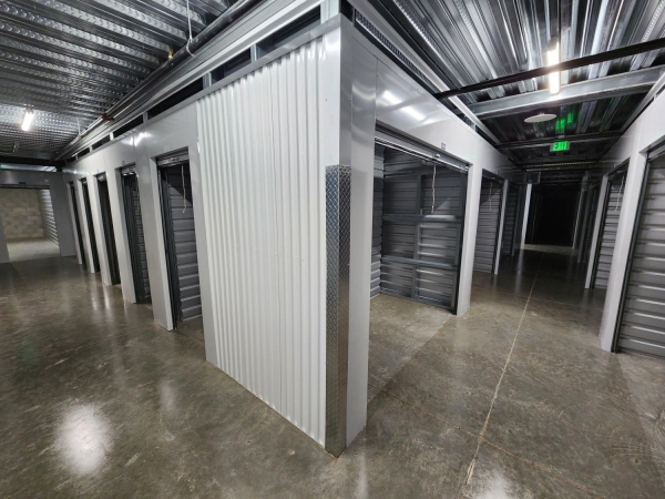 Facility photo: //images.sparefoot.com/medium/2397006994324035b7b.jpg