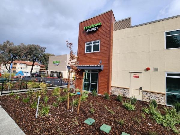 Facility photo: //images.sparefoot.com/medium/239700699432412acb9.jpg