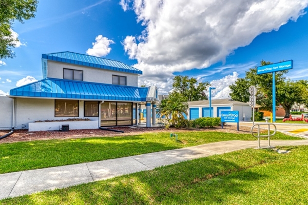 Facility photo: //images.sparefoot.com/medium/2397356930867806805.jpg