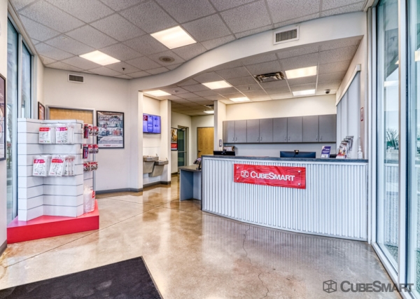 Facility photo: //images.sparefoot.com/medium/2397526912e54bdca75.jpg