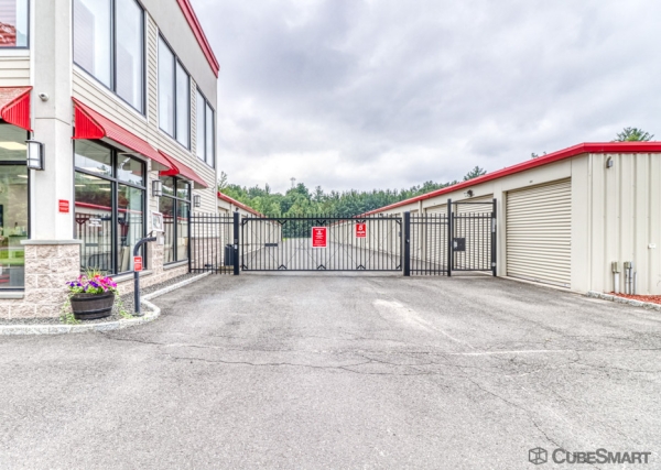 Facility photo: //images.sparefoot.com/medium/23975369030c3328019.jpg