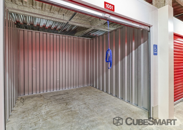 Facility photo: //images.sparefoot.com/medium/239755688085acbe757.jpg