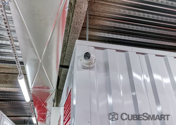 Facility photo: //images.sparefoot.com/medium/23975569f59ed142fe8.jpg