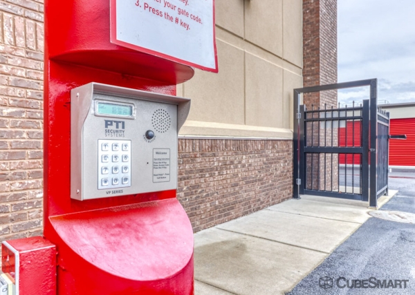 Facility photo: //images.sparefoot.com/medium/239757693bd085d9f40.jpg