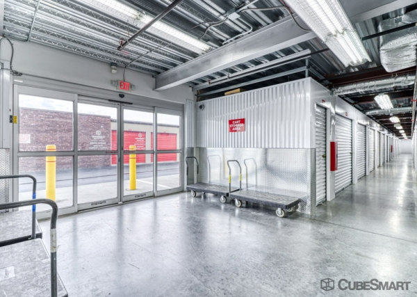 Facility photo: //images.sparefoot.com/medium/23975769e08c0e1b702.jpg