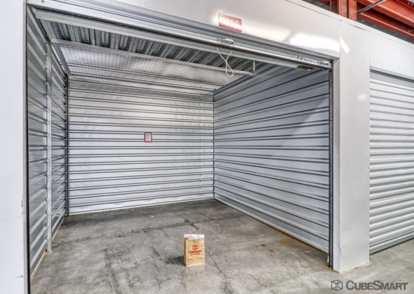 Facility photo: //images.sparefoot.com/medium/23976069fc42c7241ca.jpg