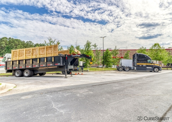 Facility photo: //images.sparefoot.com/medium/23976069fc42cb6e111.jpg
