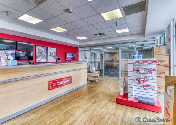 Facility photo: //images.sparefoot.com/medium/23976169ddeffcba7d7.jpg