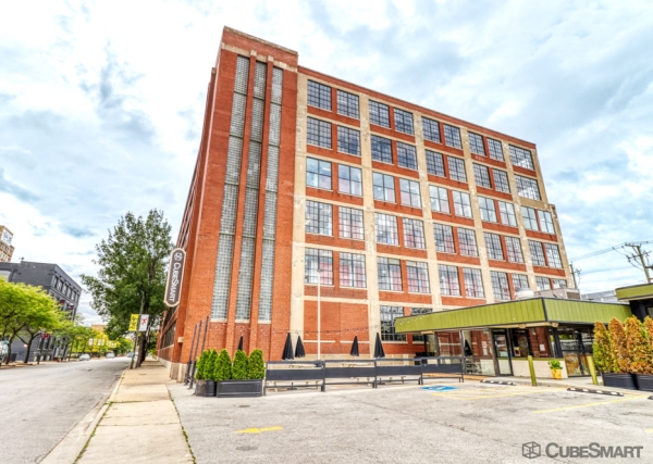 Storage Units at CubeSmart Self Storage - IL Chicago 35th Street - 1038 West 35th Street