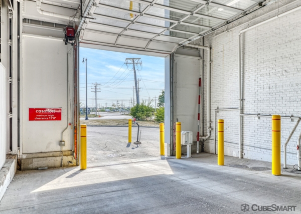 Facility photo: //images.sparefoot.com/medium/239764688b1f1c5c47d.jpg