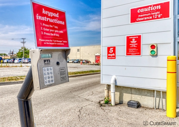 Facility photo: //images.sparefoot.com/medium/239764688c6d09a5f19.jpg