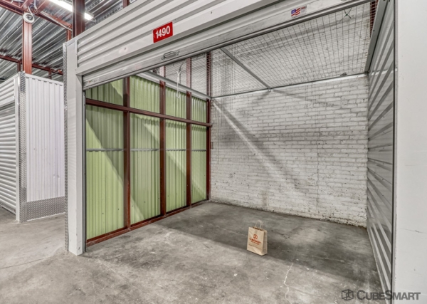 Facility photo: //images.sparefoot.com/medium/23976469031b4a75100.jpg