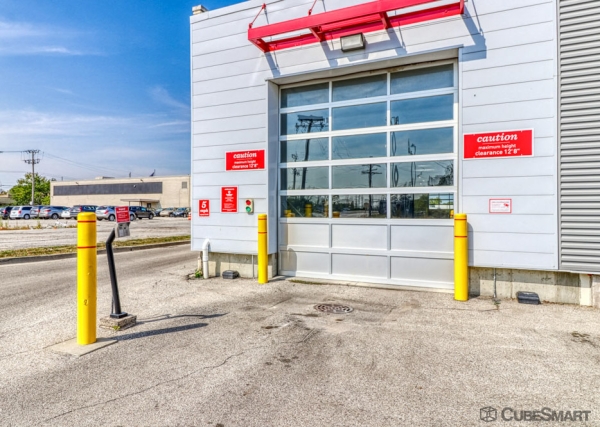 Facility photo: //images.sparefoot.com/medium/239764691eda8b7da5f.jpg