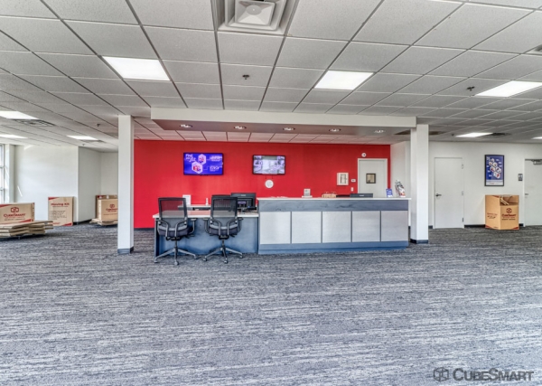 Facility photo: //images.sparefoot.com/medium/239764693d282e2df60.jpg