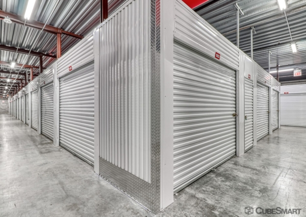 Facility photo: //images.sparefoot.com/medium/239765688b1f42c7c40.jpg