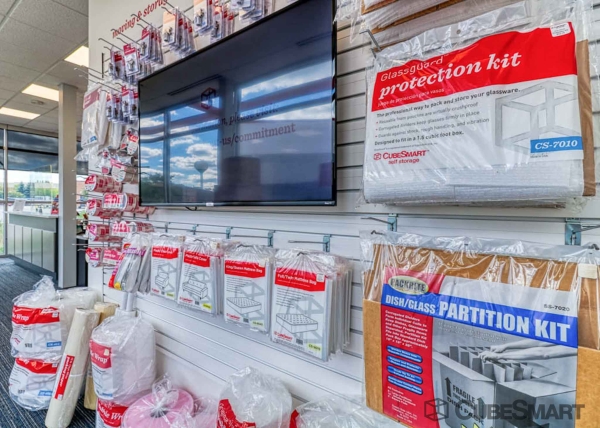 Facility photo: //images.sparefoot.com/medium/23976669031ba69b3e1.jpg