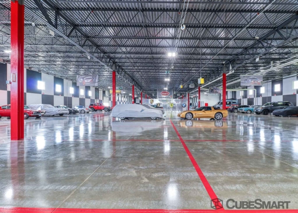 Facility photo: //images.sparefoot.com/medium/239766691edae538e51.jpg